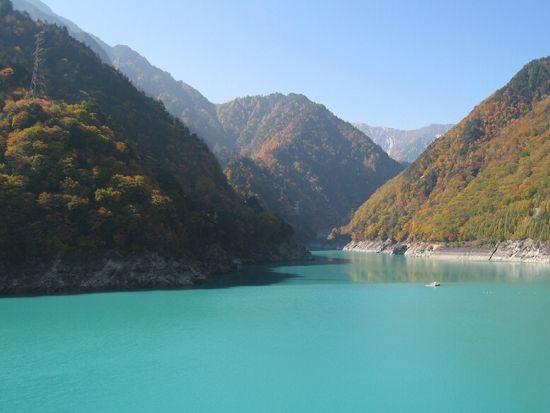 高瀬渓谷観光ツアー 秘境の景色が美しい3つのダムを巡る！許可車両でしか行けない高瀬ダムも！＜4月下旬～10月／毎日運行／午前・午後／大町・白馬発＞