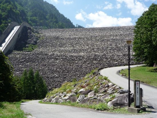高瀬渓谷観光ツアー 秘境の景色が美しい3つのダムを巡る！許可車両でしか行けない高瀬ダムも！＜4月下旬～10月／毎日運行／午前・午後／大町・白馬発＞