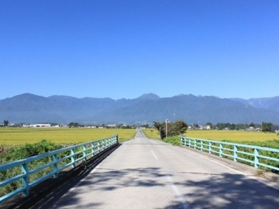 長野県 安曇野周遊日帰りツアー 安曇野ちひろ美術館＋穂高神社＋大王わさび農場など定番スポット巡り＜4～11月／毎日運行／安曇野市内発着＞