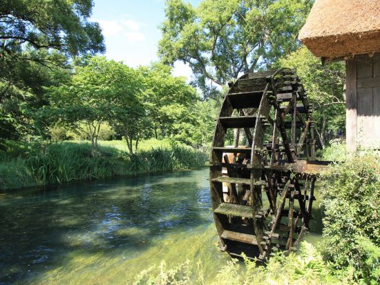 長野県 安曇野周遊日帰りツアー 安曇野ちひろ美術館＋穂高神社＋大王わさび農場など定番スポット巡り＜4～11月／毎日運行／安曇野市内発着＞