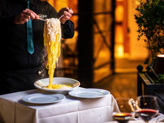 【レストラン予約】絶品のパスタを求めて著名人も通う名店「アルフレッド・アッラ・スクローファ(Alfredo alla Scrofa)」＜ランチ／ディナー＞