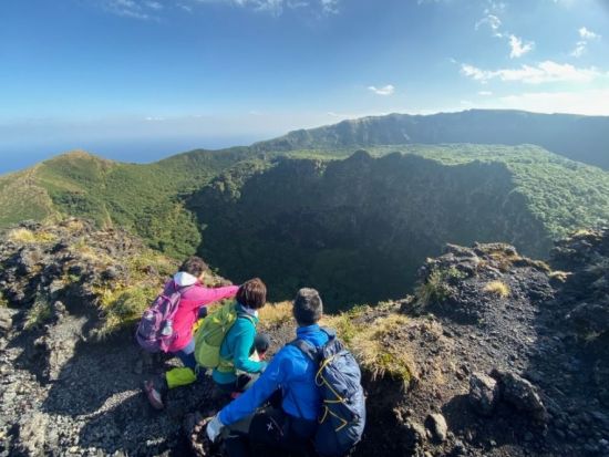 八丈富士 トレッキングツアー360度の絶景をトレッキング体験 自然に囲まれたリラックス旅へ＜午前／10～6月／送迎あり／八丈島＞