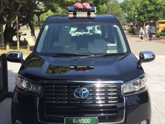 空港送迎タクシー 小松空港ー金沢 観光付き 寿司タクシーで巡る金沢＋おすすめ寿司屋へご案内＜「百万石の鮨」お食事券オプションあり／3時間／1～9名＞