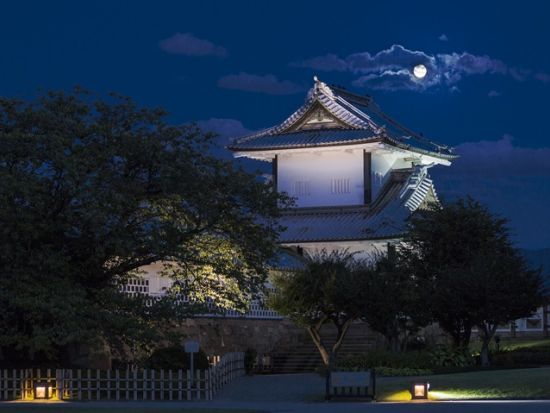貸切観光タクシー 金沢の定番観光地＆夜景を効率よく！プライベート夜景観賞タクシー 卯辰山と金沢城石川門・ひがし茶屋街・尾山神社＜1時間／1～8名／金沢発着＞