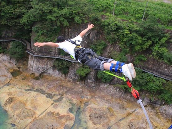 バンジージャンプ 諏訪峡大橋で高さ42メートルから日本屈指の激流に向かってジャンプ 8 7 8 16 午前or午後 みなかみ 群馬 水上 みなかみ 猿ヶ京 法師の観光 遊び 体験 レジャー専門予約サイト Veltra ベルトラ バンジージャンプ 諏訪峡大橋で高さ42メートルから日本屈指の激流に向かってジャンプ 8 7 8 16 午前or午後 みなかみ 群馬 水上 みなかみ 猿ヶ京 法師の観光 遊び 体験 レジャー専門予約サイト Veltra ベルトラ