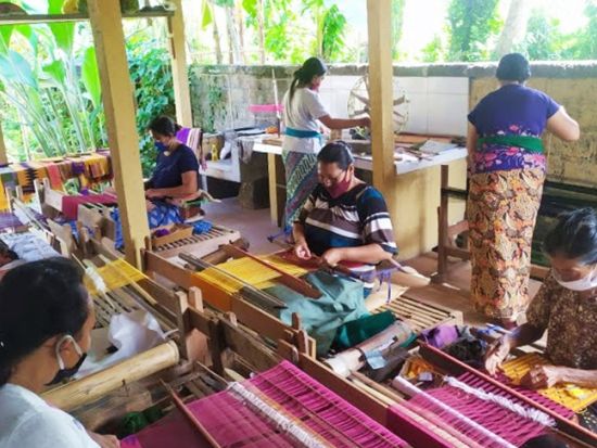 バリの農村「ペジェン・カンギン村」散策ツアー　伝統家屋や織物イカット、田園風景を見学＜午前・午後／日本語ガイド＞