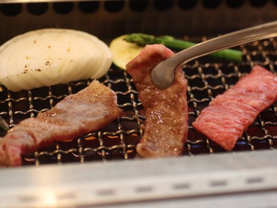 広島　三次ワイナリー　ワイン付きBBQランチ　広島黒毛和牛コースあり！＜昼食・ワイン付／現地集合・解散／三次市＞