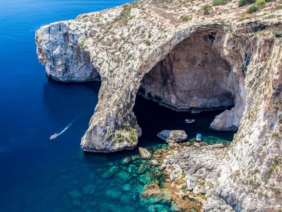 【プライベートツアー】青の洞門・ハジャーイム神殿・スリーシティーズ・イムディーナ＜車＋日本人 or 英語ガイド貸切／昼食付＞