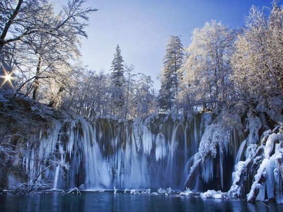 【プレミアム・クロアチア】世界遺産プリトヴィッツェ湖群国立公園　日帰り観光ツアー ＜貸切／名物ランチ付き／英語ガイド＋日本語アシスタント／ザグレブ発＞