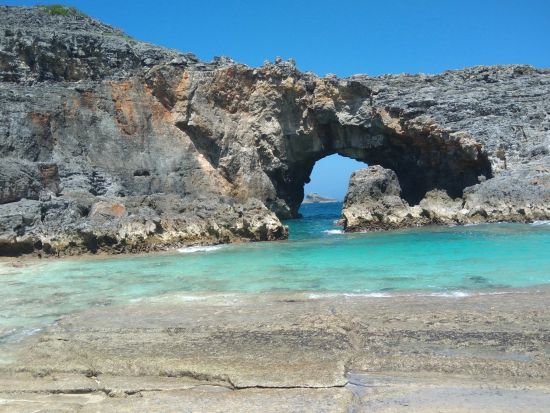 南島の観光ツアー｜トレッキングやシュノーケリングも可能！1日100人限定の南島上陸＜ 半日／小笠原諸島・父島発＞