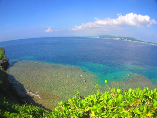 青の洞窟 体験ダイビング　自社専用船で２ポイント回遊たっぷり60分プラン！がっかりさせない真心ツアー＜ボート／ガイド貸切／ショップ設備利用可／読谷村発＞