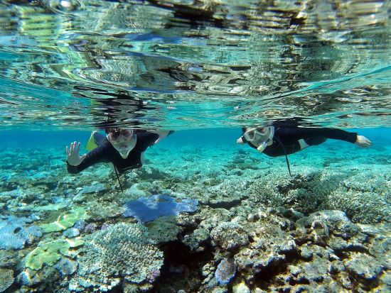 慶良間シュノーケリング　パラセーリング・マリンスポーツセットあり！ウォータースライダー遊び放題の完全禁煙船！写真・バスタオル無料＜半日／那覇市内送迎無料＞