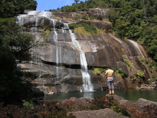 蛇之口の滝日帰りトレッキングツアー 秘境の滝を目指す！ 尾之間温泉で山歩きの疲れを癒やす♪ ＜貸切、登山装備レンタル可能＞ by 屋久島ガイド　山好き