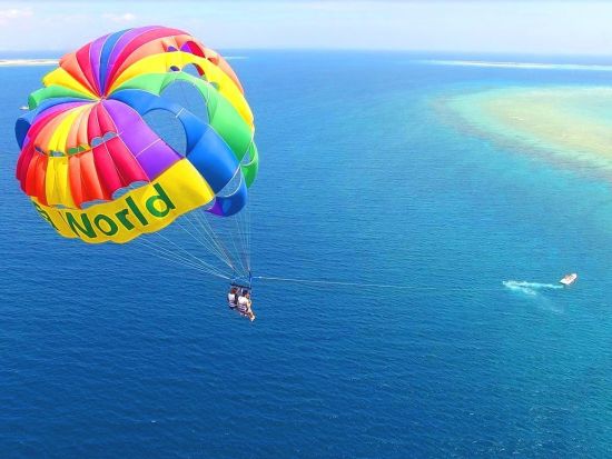 北部パラセーリング　沖縄最長パラセールロープ200ｍ！沖縄一のパラセール老舗店・実績＆利用者数NO.1！4Kカメラ・GoPro空撮無料写真プレゼント＜本部町発＞