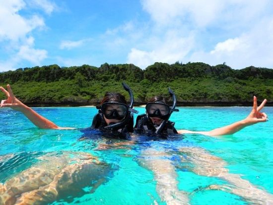 水納島ボートシュノーケリング　ミシュラン一ツ星の島プチ上陸！楽しい魚ガイドが大好評＜北部発／11〜4月／GoPro写真・ウェットスーツ・温水シャワー無料＞