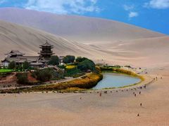 鳴沙山月牙泉