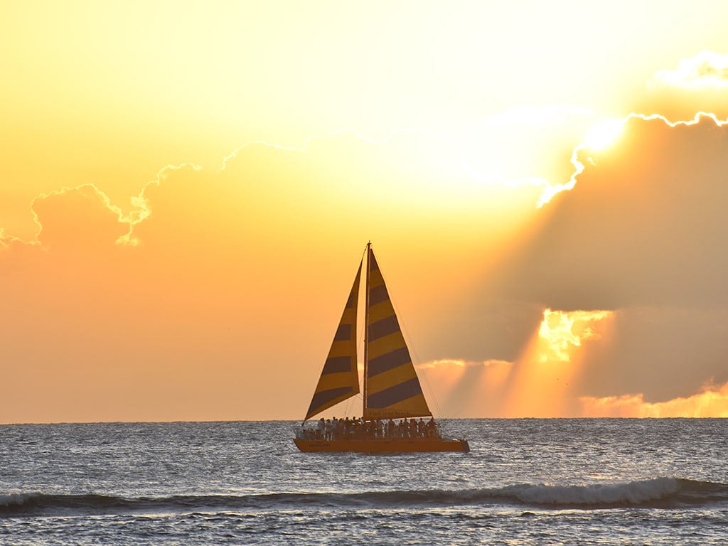 booze cruise waikiki