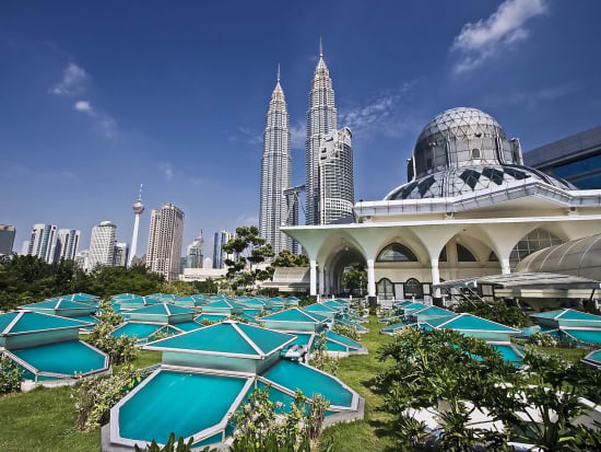 Malaysia_Kuala Lumpur_Petronas Twin Towers_As Syakirin Mosque_shutterstock_2186432