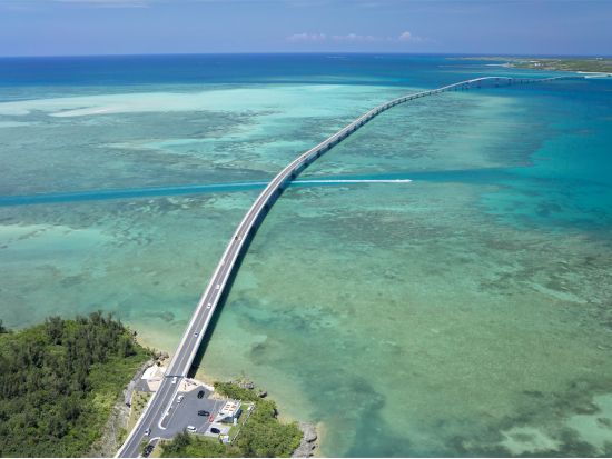 パラセーリング　伊良部大橋周辺を空中散歩＜1～3人乗り＞