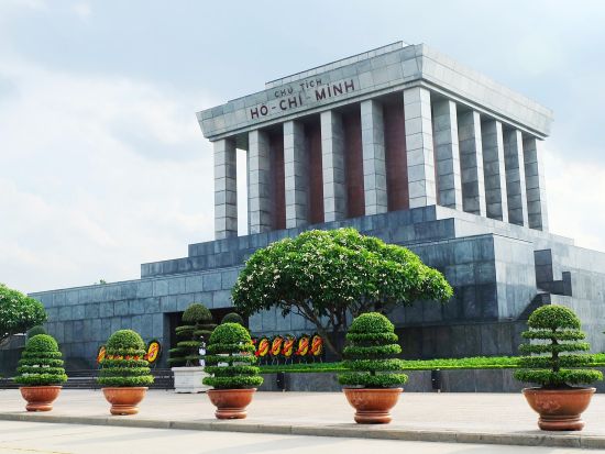 ハノイ市内観光  世界遺産 タンロン遺跡など見どころを効率良く巡る＜午前／日本語／嬉しい人気店でのフォーの昼食付／アフタヌーンティープランあり＞
