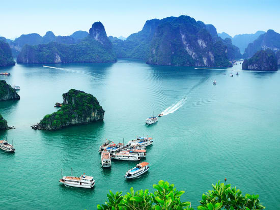 Vietnam_Ha Long Bay_shutterstock_168062537
