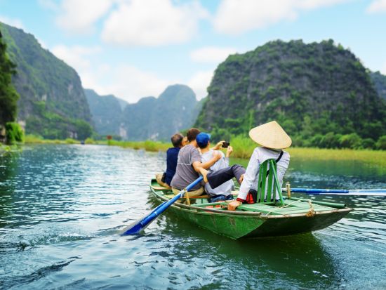 【貸切】タムコック＋古都ホアルー観光ツアー　小舟でゆったり川下りボートトリップ＜ホテル往復送迎／日本語ガイド／昼食付＞