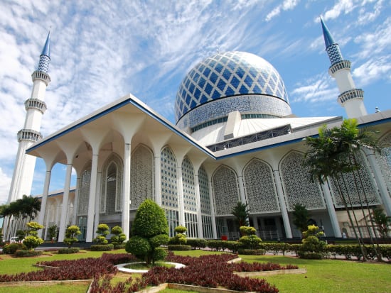 Malaysia_Kuala Lumpur_Selangor_The Blue Mosque_shutterstock_90352219
