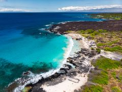 Hawaii_Big Island_Kua Bay_Maniniowali Beach_shutterstock_1467668024