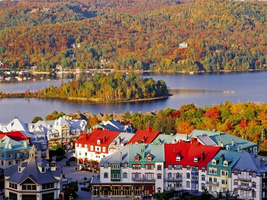 Canada_Quebec_Mont-Tremablant_shutterstock_558575827