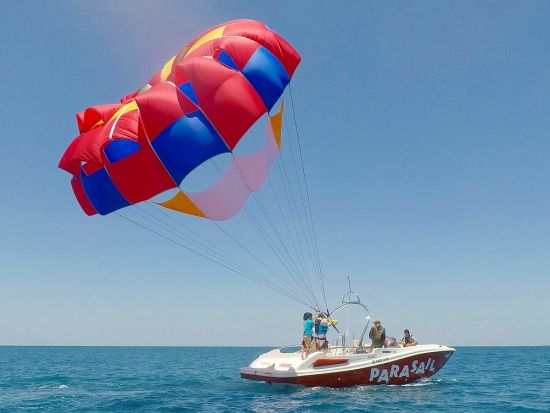 パラセーリング　伊良部大橋周辺を空中散歩＜1～3人乗り＞