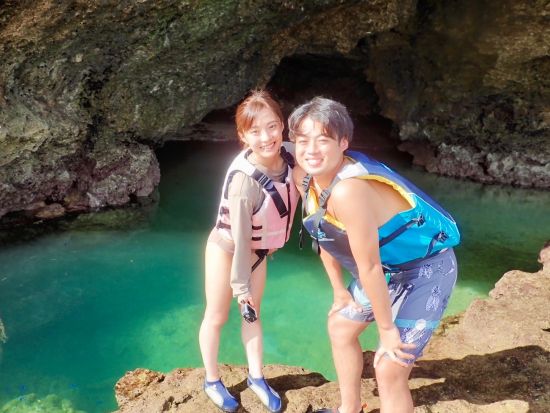 【送迎無料】幻の島＋青の洞窟＋高遭遇ウミガメシュノーケリング！超お得に満喫★2大人気スポット＜写真4K動画・器材込み・ドローン持込可・竹富格安券＞5歳～＆1名可