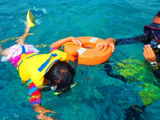 慶良間半日シュノーケリング  ウミガメ探索やマリンアクティビティ、体験ダイビングのセットプランあり＜那覇市内送迎無料／3時間＞