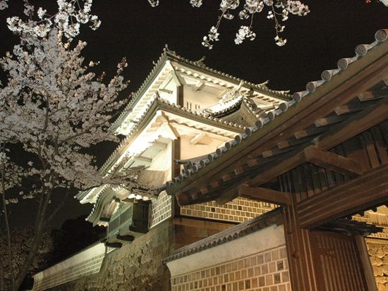 石川門ライトアップ（春）