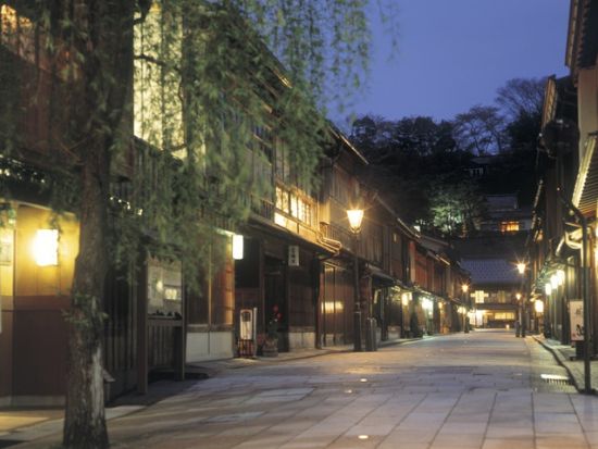 貸切観光タクシー 金沢の定番観光地＆夜景を効率よく！プライベート夜景観賞タクシー 卯辰山と金沢城石川門・ひがし茶屋街・尾山神社＜1時間／1～8名／金沢発着＞