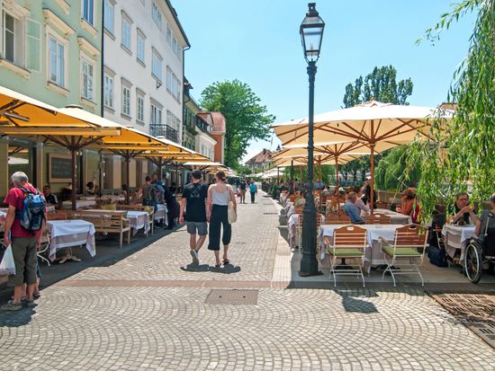 Slovenia_Ljubljana_Cafes_shutterstock_434272312