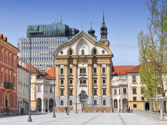Ljubljana_Congress Square_shutterstock_1620764266