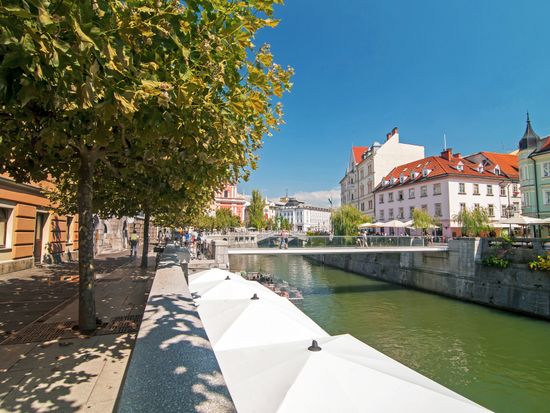 Ljubljanica_Riverside_shutterstock_1038207040
