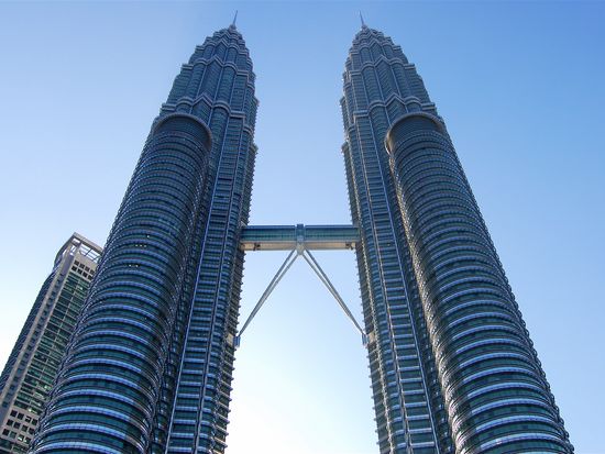 Malaysia_Kuala Lumpur_Petronas_shutterstock_30485626