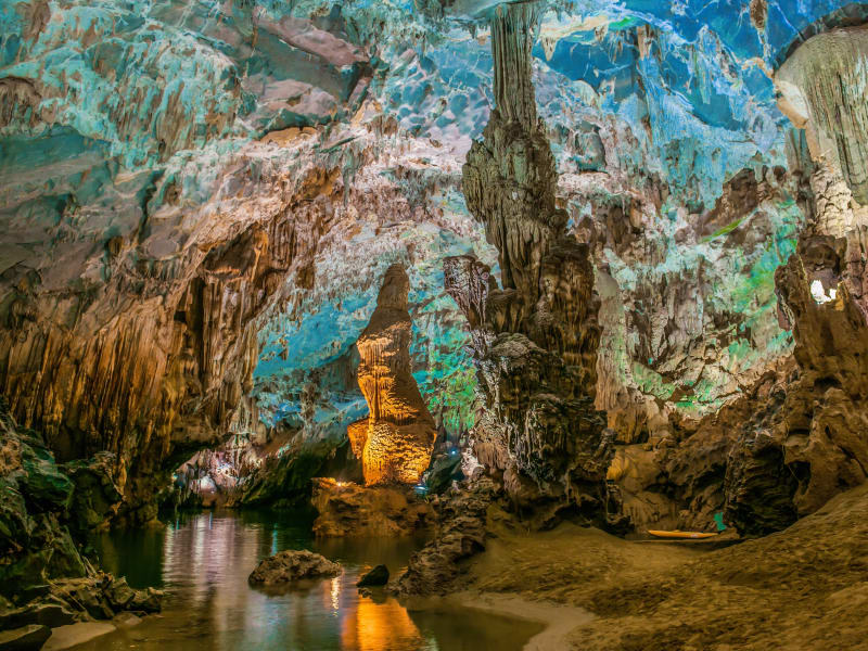Vietnam_Phong Nha Cave_shutterstock_1301512312