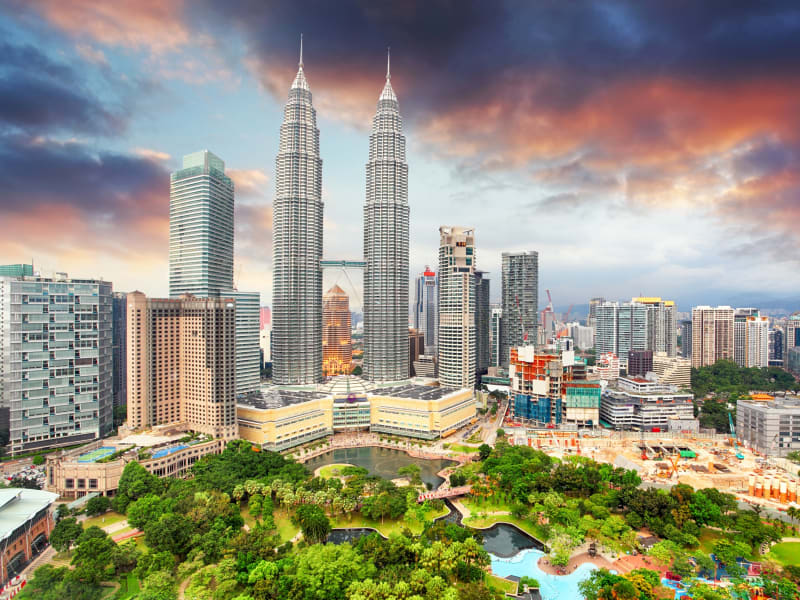 Malaysia_Kuala Lumpur_Skyline_Petronas_shutterstock_609243530