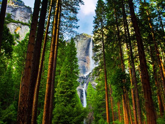 Yosemite_Waterfalls_shutterstock_128950319