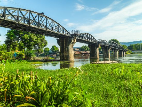 カンチャナブリ日帰りツアー  泰麺鉄道乗車＆JEATH戦争博物館＆ボート遊覧 ＜昼食付き／日本語ガイド＞