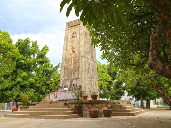 Thailand_Kanchanaburi_WWII Japanese War Memorial_shutterstock_487502068