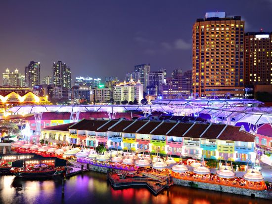 シンガポール夜景ツアー　チリクラブ付き中華ディナー＋マリーナベイサンズの光と音のショー＋リバークルーズ ＜日本語ガイド／夕食付き／往復送迎＞