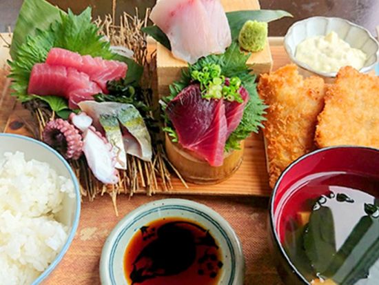 やんばる国立公園バスツアー　ASMUI Spiritual Hikes（旧 大石林山）散策＋沖縄最北端「辺戸岬」をめぐる＜海鮮ランチ付き／那覇発／2歳以下無料＞