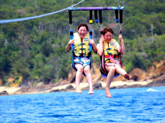 パラセーリング やんばるの森と海をバックにパラセーリング！バナナボートなど選べるセットプラン＜名護市発＞