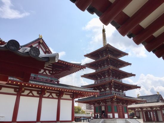 【歩こう！大阪】大阪ウォーキングツアー 日本最古の寺院「四天王寺」と超近代エリア「あべのハルカス」を巡る歴史歩き＜約3時間／午前／南海なんば駅発＞