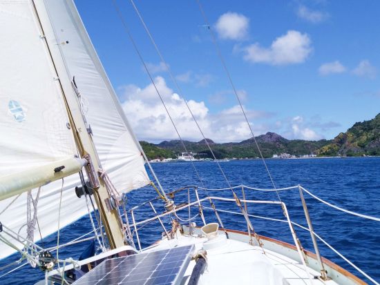 セーリング体験 風の力を感じながら自分で操船を経験！＜午前or午後／送迎付き／小笠原諸島・父島発＞by 小笠原ボニネンシストラベル