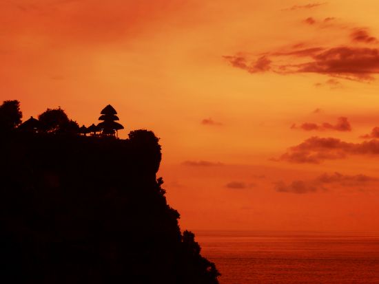 ウルワツ寺院の夕日＆ケチャックダンス観賞ツアー　 高級ホテルディナー付きプランあり ＜混載／日本語ガイド＞by JTB