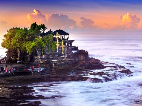 【貸切】タナロット寺院の夕日鑑賞ツアー　海に浮かぶ寺院と絶景サンセットを堪能！＜午後／日本語ガイド＞